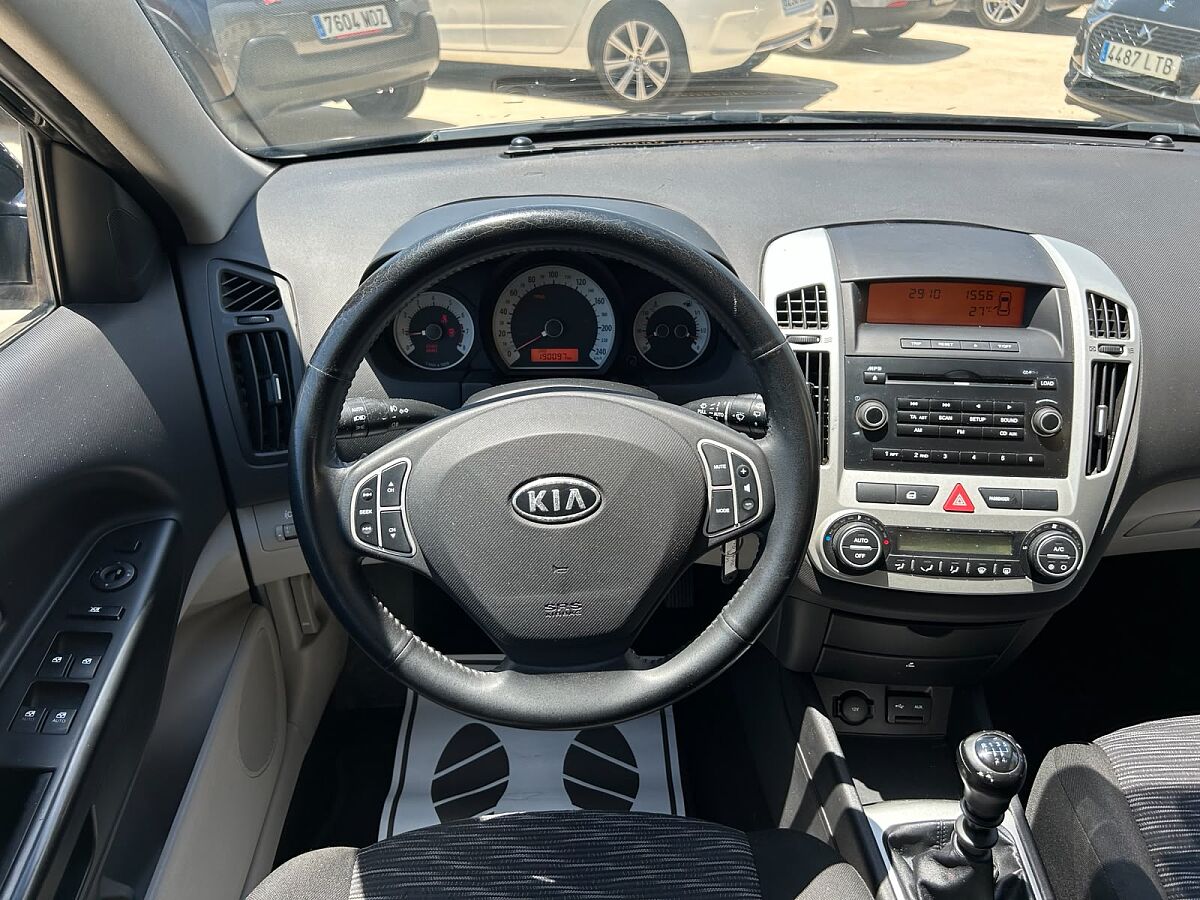 KIA CEED COMFORT 1.4 SPANISH LHD IN SPAIN 118000 MILES SUPERB LITTLE CAR 2009
